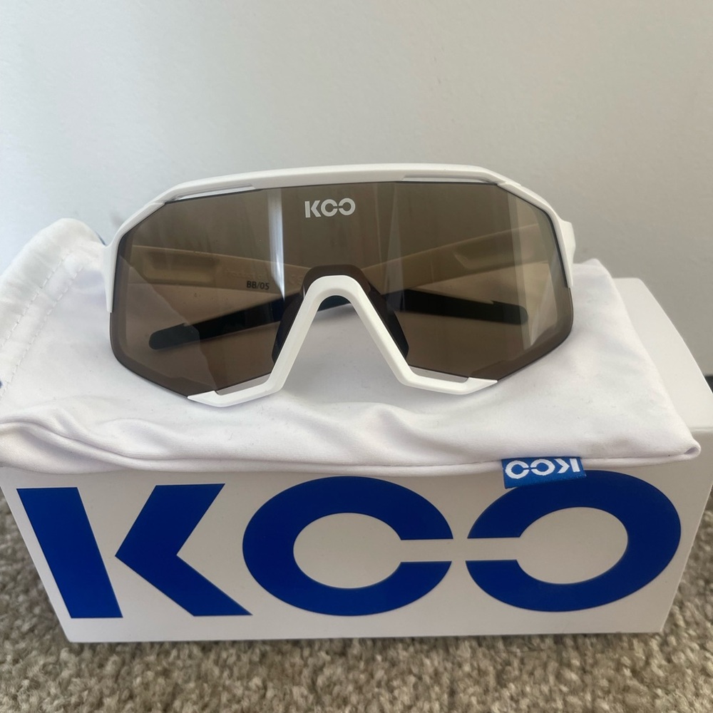 KOO Demos Used Only Once!!
White/Brown
